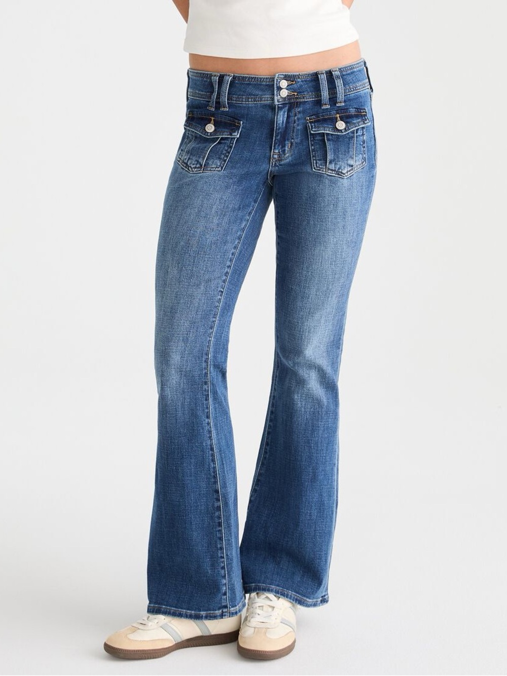 Aeropostale Women's Low-rise Flare Jeans, Medium Blue Wash, 6R